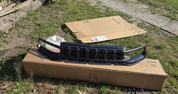 Jeep Avenger Front bumper upper radiator grill 735774615 0735774615 07357746150