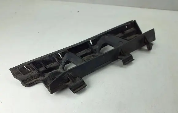 Volkswagen PASSAT B6 Front bumper mounting bracket 3C0807184