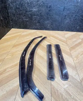 Mercedes-Benz E W211 Front door wind deflector 