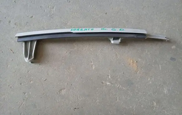 KIA Sorento Rear door windshield rail 