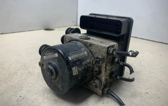 Volkswagen Touran I ABS Pump 1K0907379Q 10096003553 00005305F3