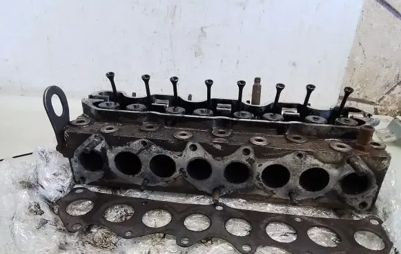 Land Rover Discovery Engine head HRC2281