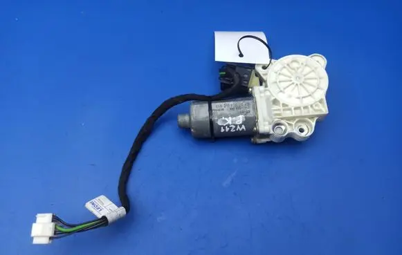 Mercedes-Benz E W211 Front door window regulator motor A2118202942 0130821970
