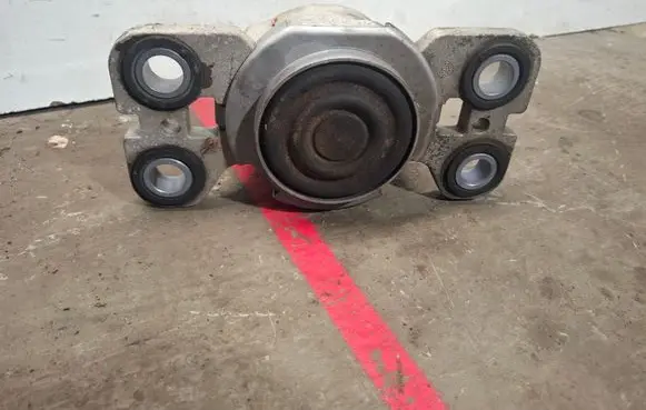 Engine mount bracket
