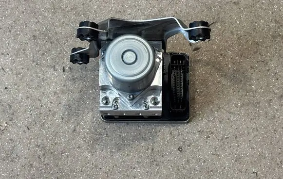 BMW M5 F90 ABS Pump 5A28344