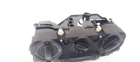Volkswagen Golf V Climate control unit