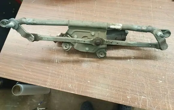 Peugeot 607 Front wiper linkage and motor 