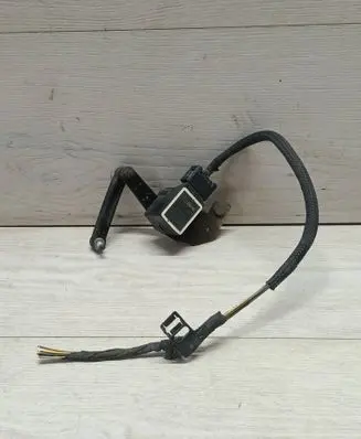 BMW 5 E60 E61 Rear air suspension level height sensor 6784696 020909