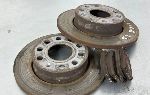 Volkswagen Touran I Rear brake disc