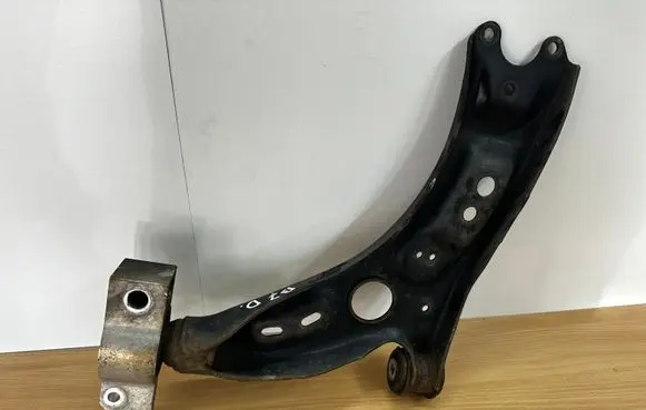 Volkswagen PASSAT B7 Front lower control arm/wishbone