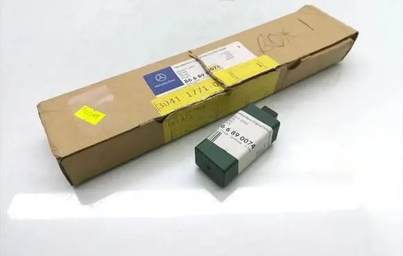 Mercedes-Benz SLK R170 Other relay B66890074