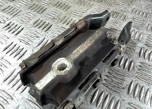 Volvo XC60 Engine mount bracket 31262935
