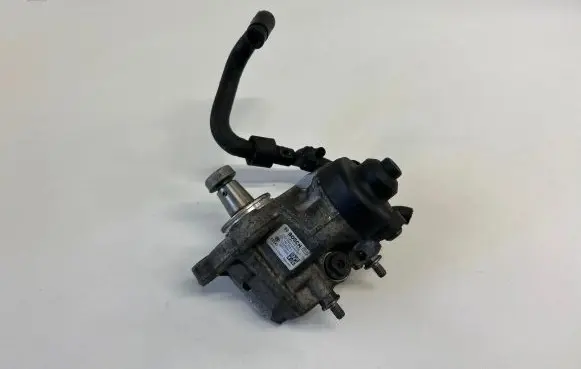 Volkswagen PASSAT B7 Fuel injection high pressure pump 0445010526 03L130755L