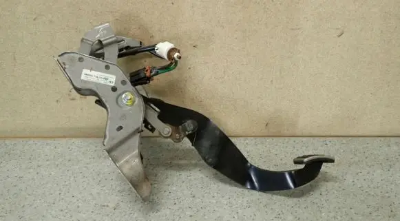 Suzuki Swift II Pedal assembly 