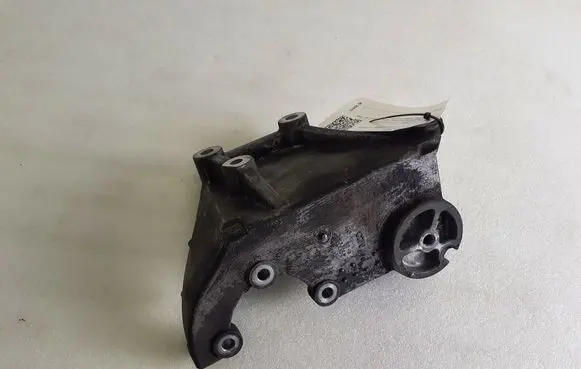 Hummer H3 Power steering pump mounting bracket 24577495