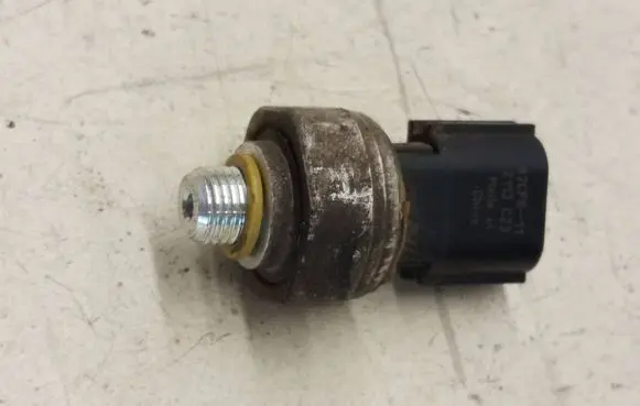 Nissan Qashqai+2 Air conditioning (A/C) pressure sensor 42CP811 Z113CZ3