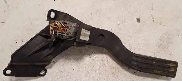 Ford Mondeo Mk III Accelerator throttle pedal 2S719F836DA 326600000010