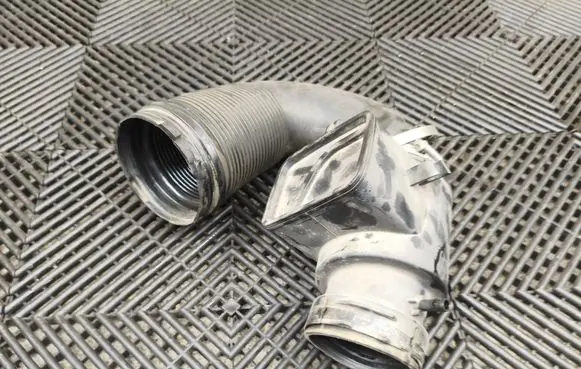 Audi Q7 4M Air intake duct part 06E129616C