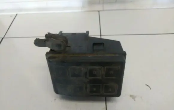 Opel Zafira A Fuse module 90560119