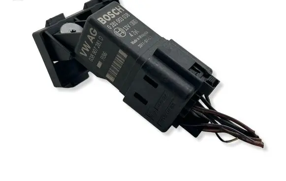 Skoda Octavia Mk2 (1Z) Glow plug pre-heat relay 0281003038 20110703
