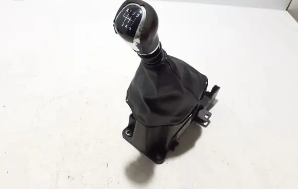 Nissan Pulsar Gear shifter/selector 341013ZV0A