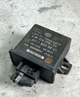 Mercedes-Benz E W211 Light module LCM A2118200985 5DF00827805 0000288581