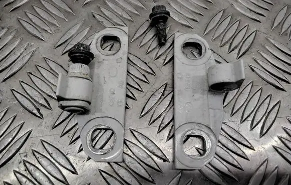 Rear door hinge set