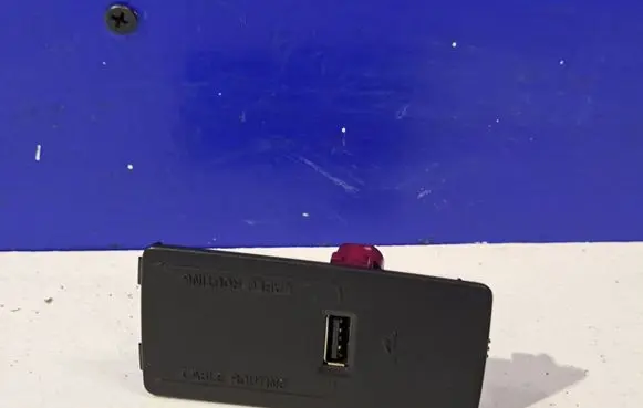 Volvo S90, V90 USB socket connector 31389705 31497152