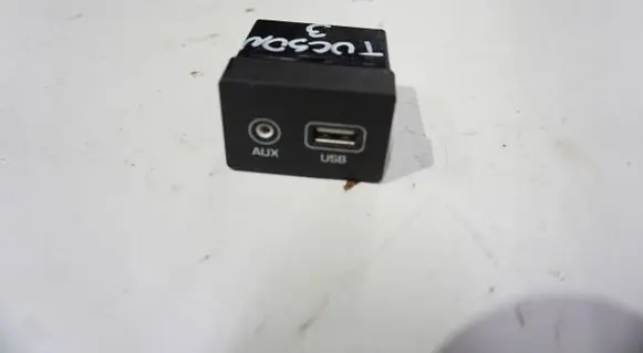 Hyundai Tucson TL AUX in-socket connector POZOSTAE