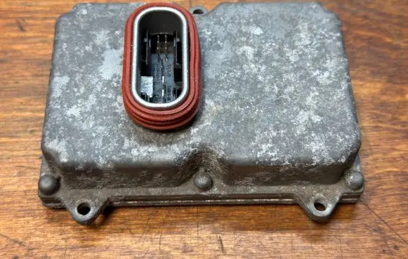 Mercedes-Benz E W211 Headlight ballast module Xenon 5DF00827900 A0028202426