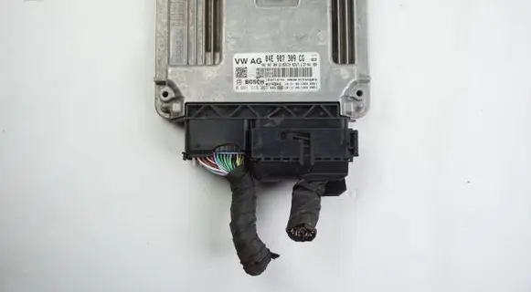 Audi Q3 F3 Engine control unit/module 04E907309CG 061S19265