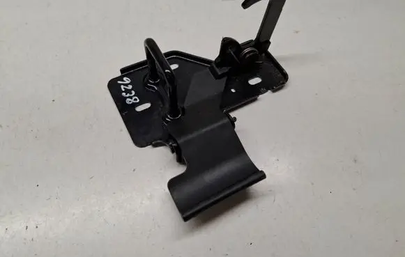 Volkswagen Touareg I Engine bonnet/hood lock/latch loop/hook 6Q0823480B