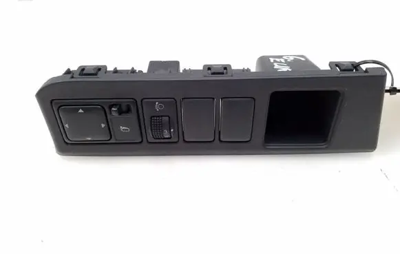 Nissan Note (E11) Wing mirror switch 684859U100