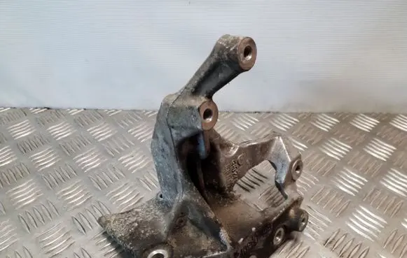 Toyota Land Cruiser (J120) Engine mounting bracket 246260459