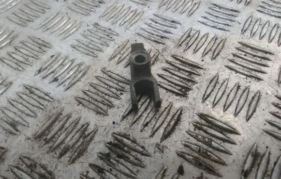Opel Insignia A Fuel Injector clamp holder