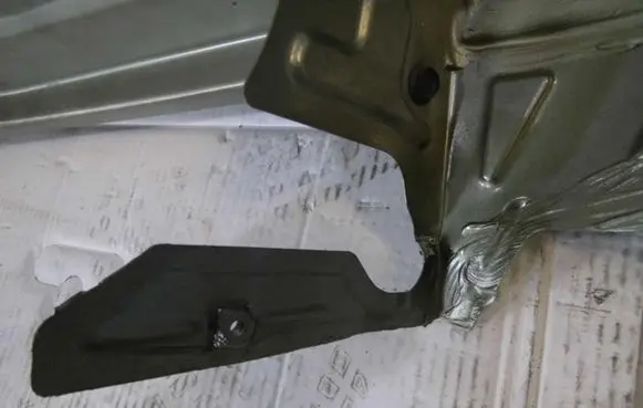 Porsche Cayenne (9PA) Fender mounting bracket