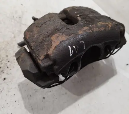 Volkswagen PASSAT B6 Front brake caliper