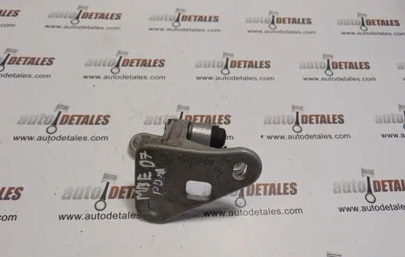 Mercedes-Benz E W211 Front door lower hinge 