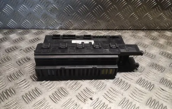 Mercedes-Benz E W211 Fuse box set 2115453501 A2115453501