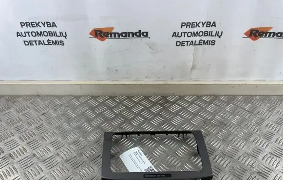 Volkswagen PASSAT B6 Radio/GPS head unit trim 3C0858069AE