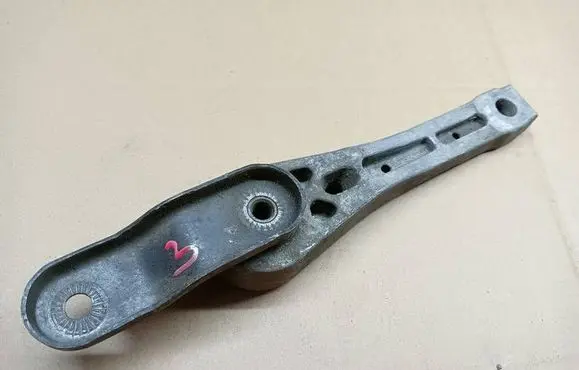 Skoda Octavia Mk2 (1Z) Engine mount bracket 1K0199855BB