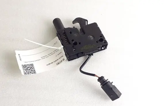 Audi Q2 - Engine bonnet/hood lock/catch 81A823509A