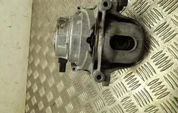 Volkswagen Touareg III Engine mount bracket 4M0199256BP
