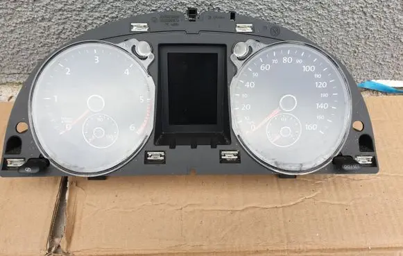Volkswagen PASSAT B6 Speedometer (instrument cluster)
