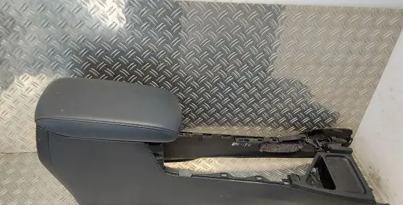 Toyota RAV 4 (XA40) Armrest 5890142300 5890142260
