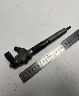 Audi A4 S4 B8 8K Fuel injector 03L130277J 0445110 110329