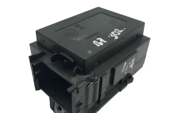 Volkswagen PASSAT B7 Ignition lock 3C0905843AD