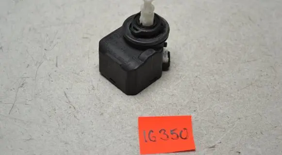 Volkswagen Golf V Headlight level adjustment motor 00883000