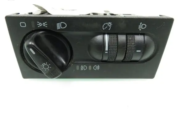 Volkswagen Golf III Light switch 1H6941531P