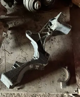 Volvo S70 V70 V70 XC Generator/alternator bracket 9180698